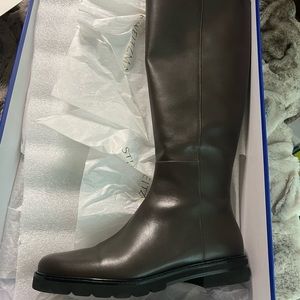 Tall Zip-up Donna Boot
STUART WEITZMAN